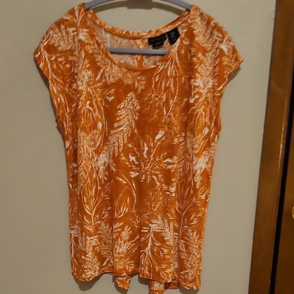 Tahari Linen Floral Top with cap sleeves